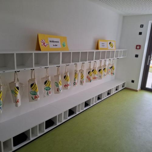 Garderobe Bienen-Gruppe