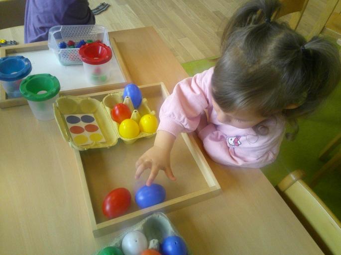 Mit bunten Eiern experimentieren