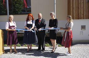 Band wird durchschnitten